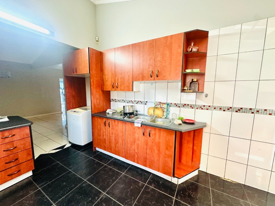 To Let 3 Bedroom Property for Rent in Loerie Park Western Cape